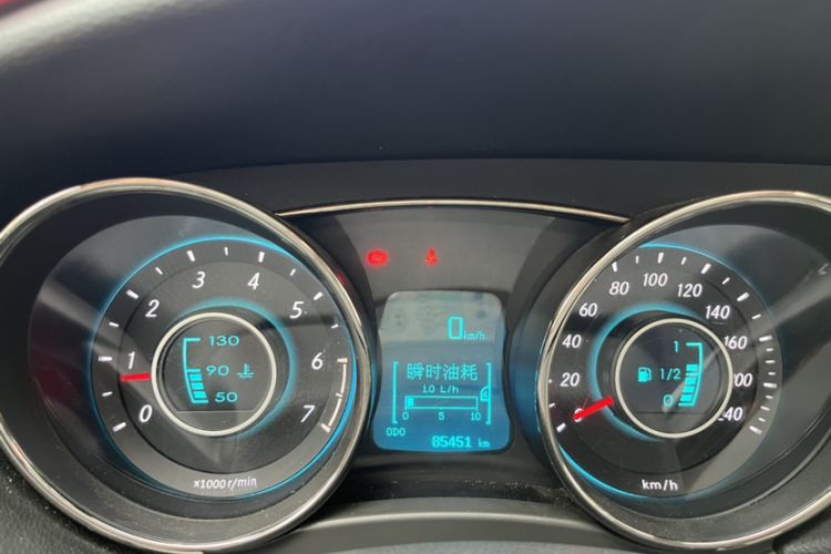 Used BAIC Senova D50 2014 1.5L manual comfort version Odometer Close Up