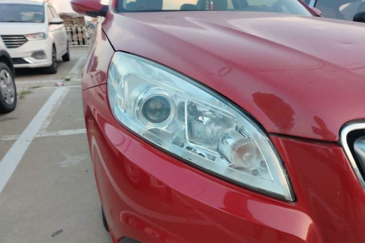 Used BAIC Senova D50 2014 1.5L manual standard version Right Front Headlight