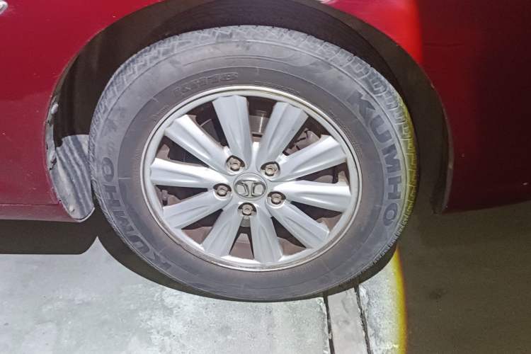 Used BAIC Senova D50 2014 1.5L manual standard version Right Front Wheel Hub