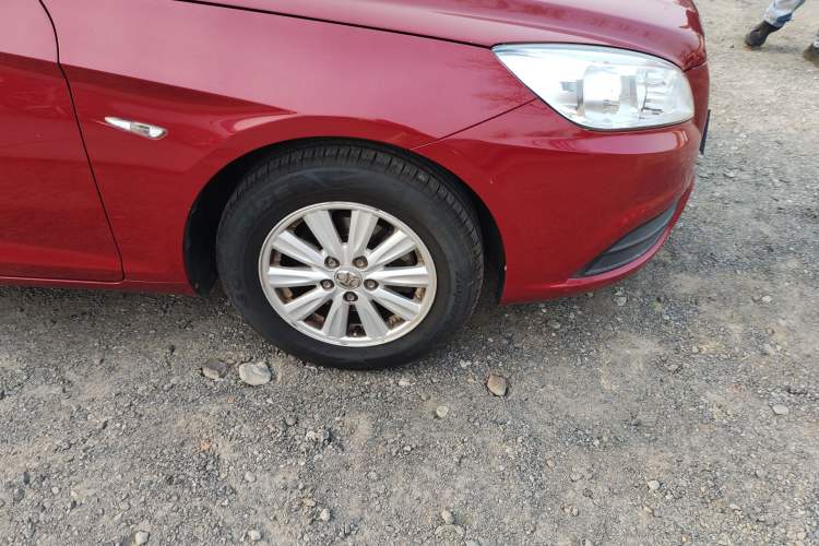 Used BAIC Senova D50 2014 1.5L manual standard version Right Front Wheel Hub
