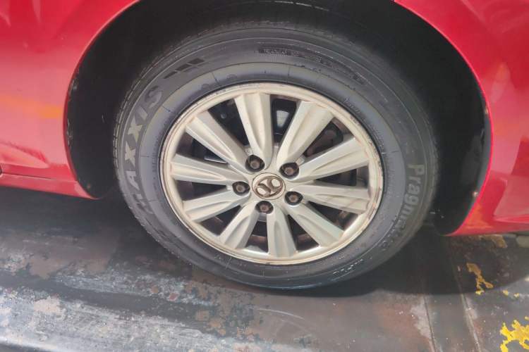 Used BAIC Senova D50 2014 1.5L CVT Standard Edition Right Front Wheel Hub