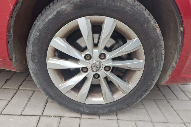 Used BAIC Senova D50 2014 1.5L manual comfort version Right Front Wheel Hub