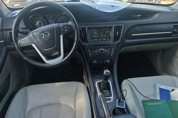 Used BAIC Senova D50 2014 1.5L manual comfort version Center Console