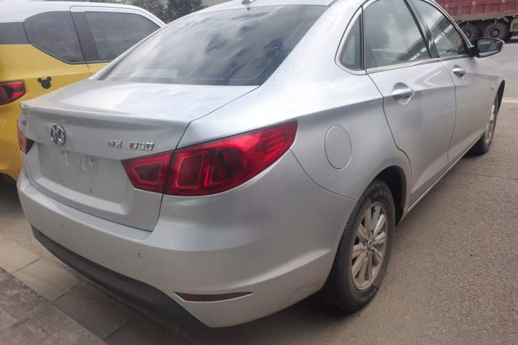 Used BAIC Senova D50 2014 1.5L manual standard version Exterior 3