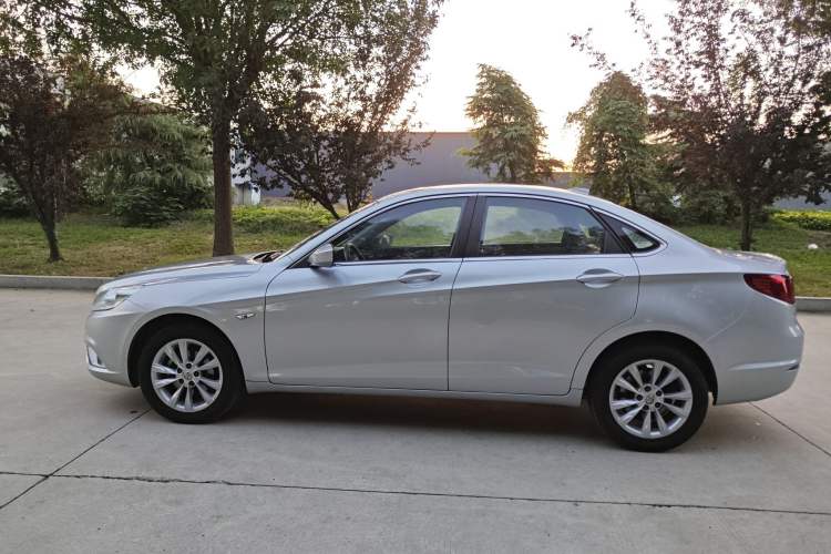 Used BAIC Senova D50 2014 1.5L manual comfort version Exterior 5