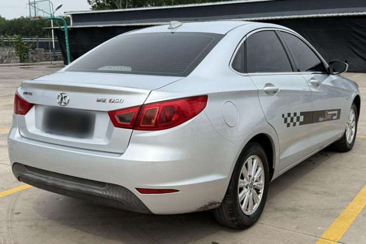 Used BAIC Senova D50 2014 1.5L manual standard version Exterior 5