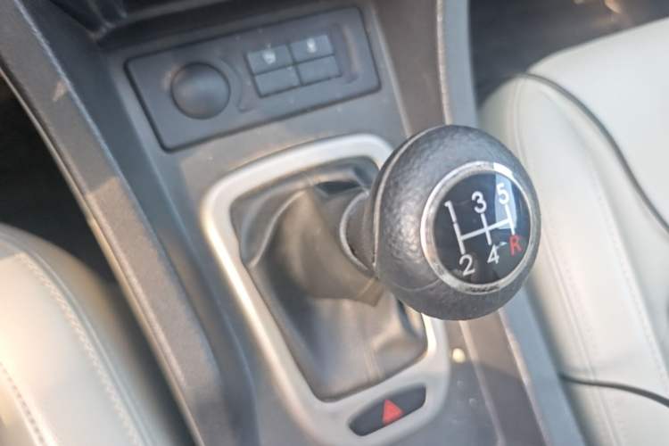 Used BAIC Senova D50 2014 1.5L manual comfort version Gear Lever