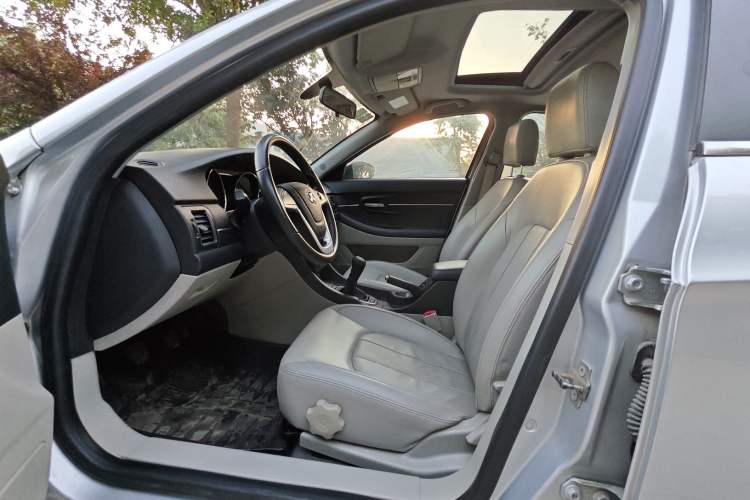 Used BAIC Senova D50 2014 1.5L manual comfort version Interior 1