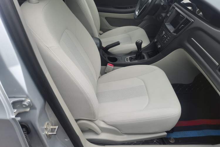 Used BAIC Senova D50 2014 1.5L manual standard version Interior 1