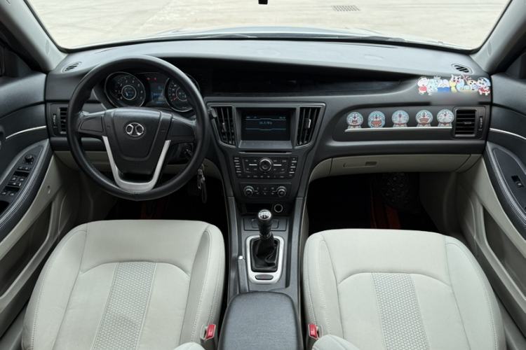 Used BAIC Senova D50 2014 1.5L manual standard version Interior 1