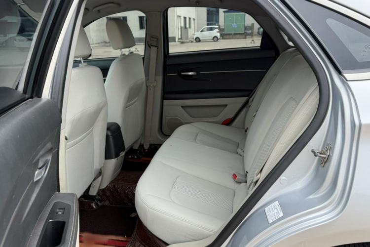 Used BAIC Senova D50 2014 1.5L manual standard version Interior 2