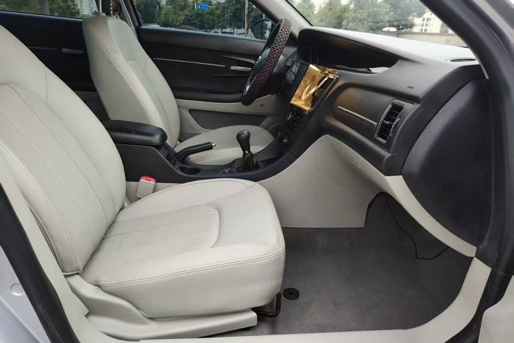 Used BAIC Senova D50 2014 1.5L manual comfort version Interior 2