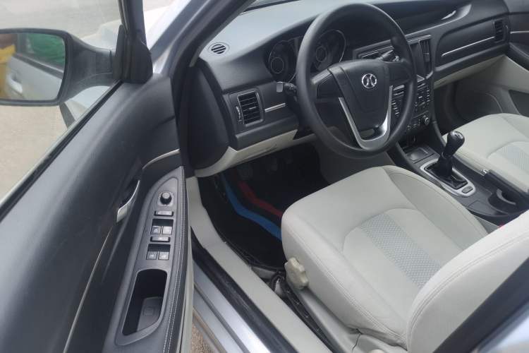 Used BAIC Senova D50 2014 1.5L manual standard version Interior 3
