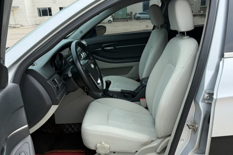 Used BAIC Senova D50 2014 1.5L manual standard version Interior 3