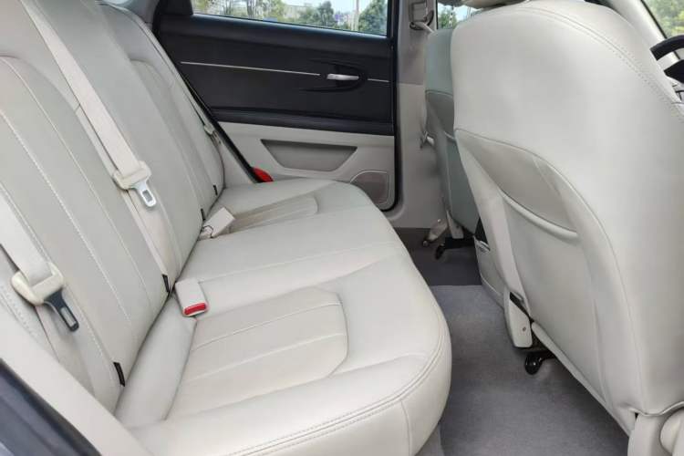 Used BAIC Senova D50 2014 1.5L manual comfort version Interior 3