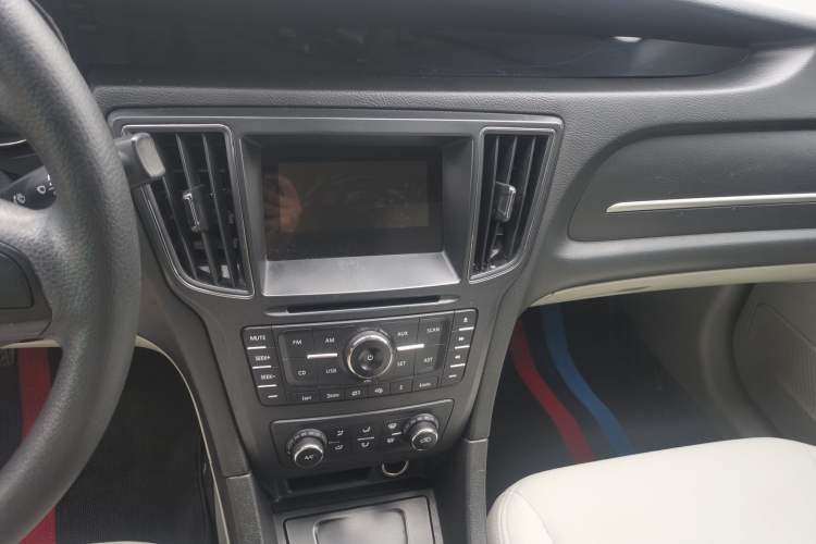 Used BAIC Senova D50 2014 1.5L manual standard version Interior 5