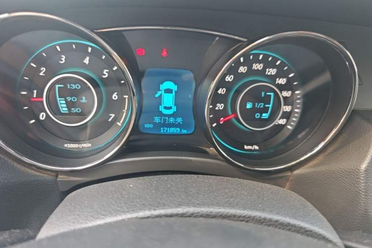 Used BAIC Senova D50 2014 1.5L manual comfort version Odometer Close Up