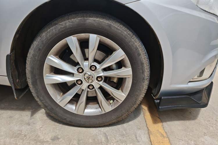 Used BAIC Senova D50 2014 1.5L manual comfort version Right Front Wheel Hub
