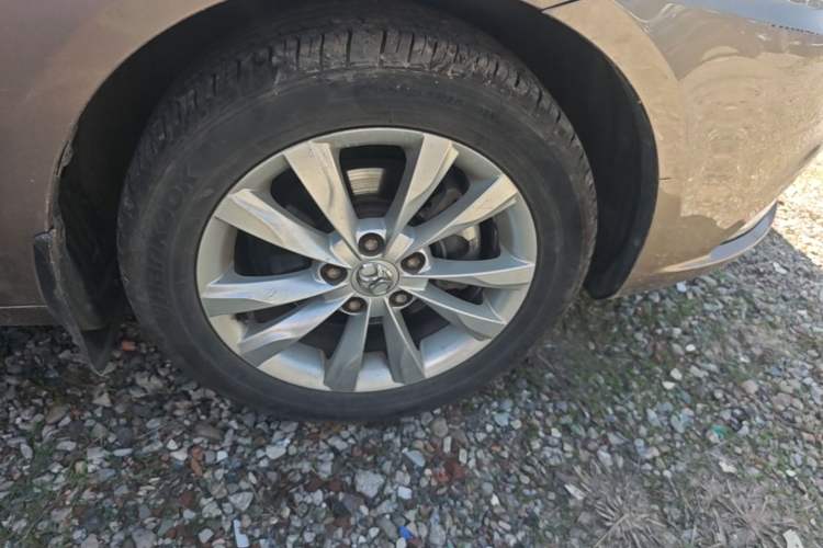 Used BAIC Senova D50 2014 1.5L manual comfort version Right Front Wheel Hub