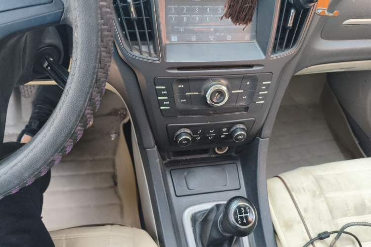 Used BAIC Senova D50 2014 1.5L manual standard version Audio And AC Panel