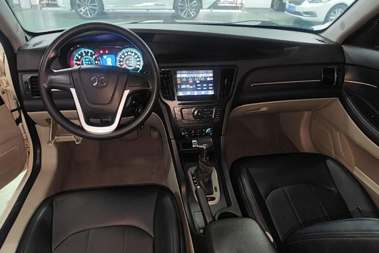 Used BAIC Senova D50 2014 1.5L CVT Standard Edition Audio And AC Panel