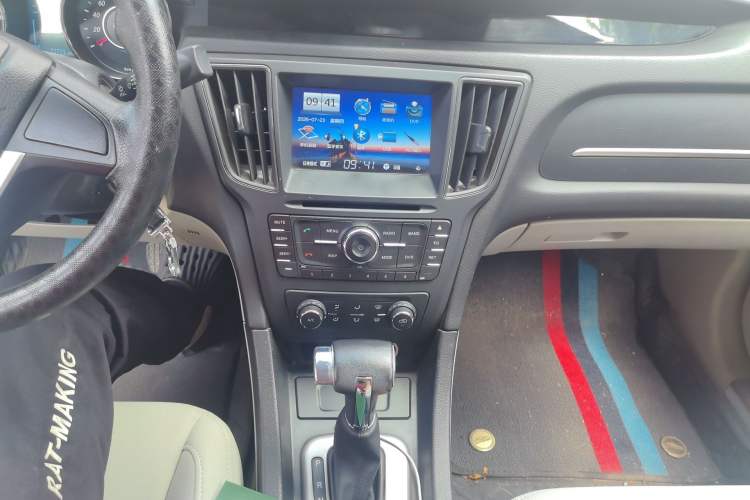 Used BAIC Senova D50 2014 1.5L CVT Standard Edition Audio And AC Panel