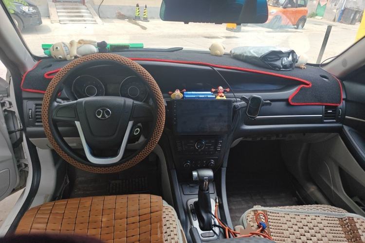 Used BAIC Senova D50 2014 1.5L CVT Standard Edition Center Console