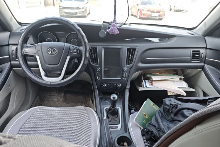 Used BAIC Senova D50 2014 1.5L manual comfort version Center Console