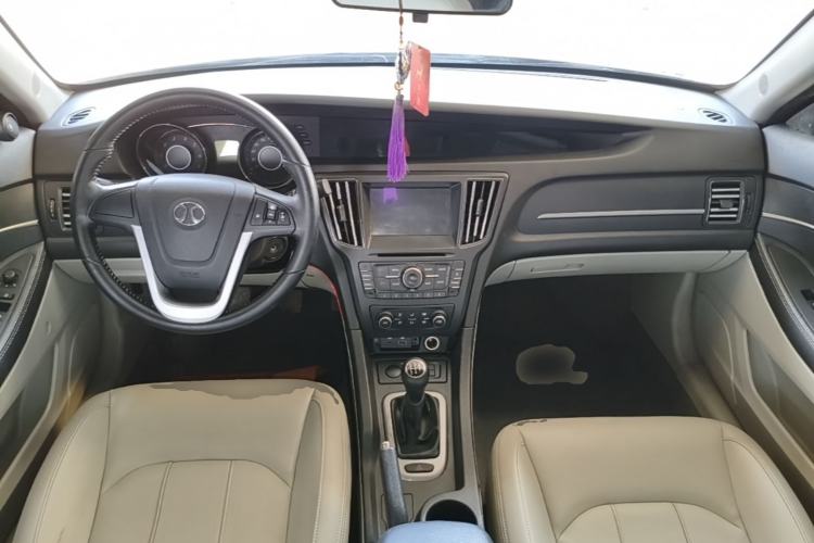 Used BAIC Senova D50 2014 1.5L manual comfort version Center Console