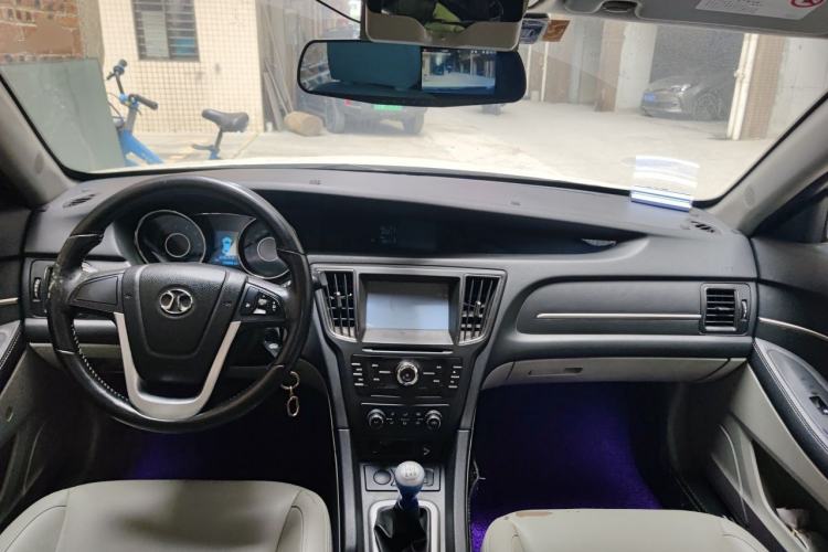 Used BAIC Senova D50 2014 1.5L manual comfort version Center Console