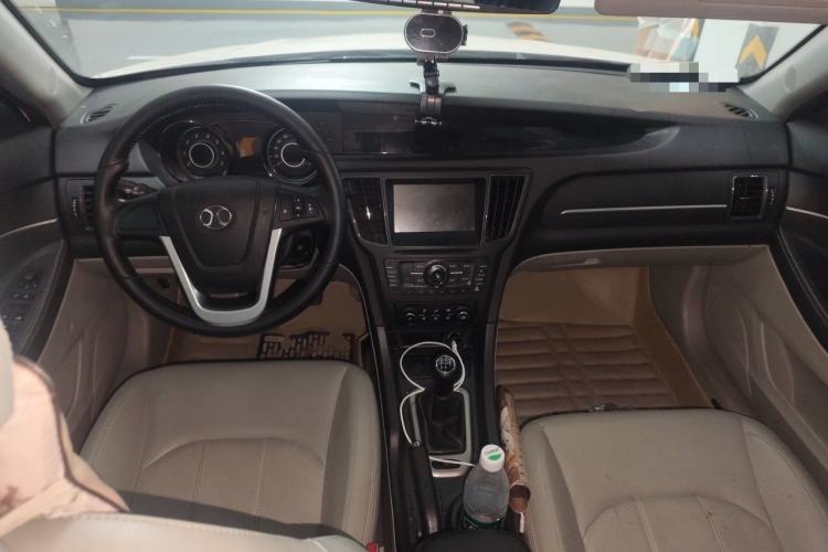 Used BAIC Senova D50 2014 1.5L manual comfort version Center Console