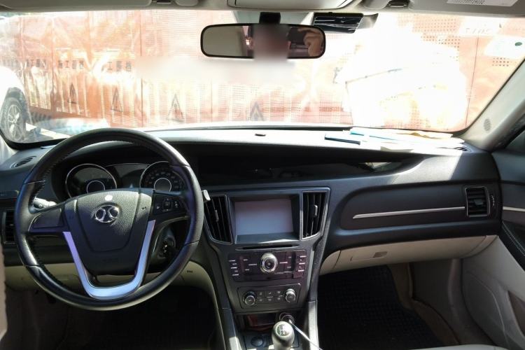 Used BAIC Senova D50 2014 1.5L manual comfort version Center Console