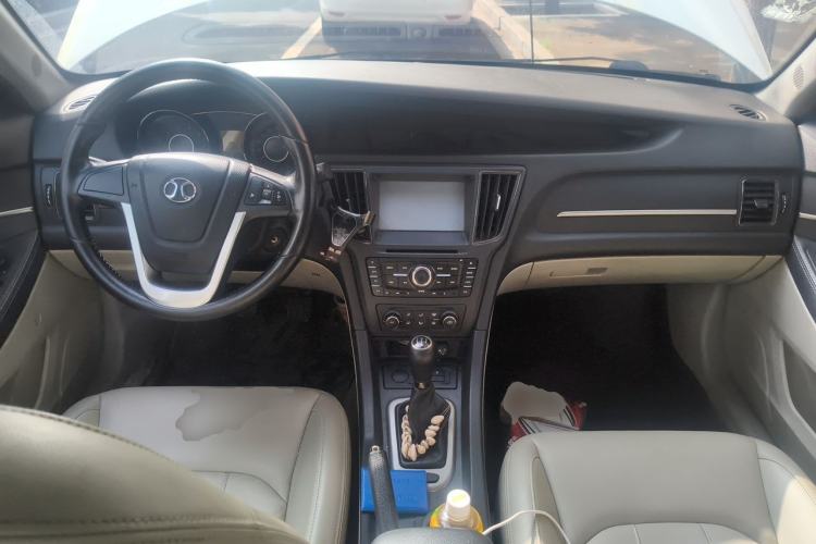 Used BAIC Senova D50 2014 1.5L manual comfort version Center Console