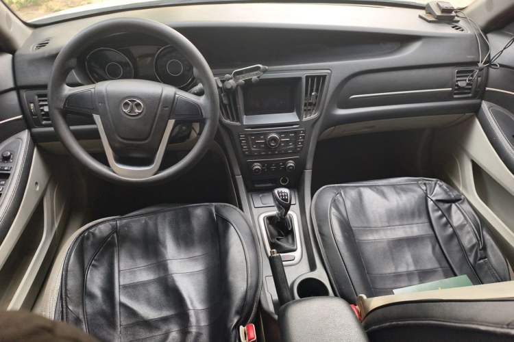 Used BAIC Senova D50 2014 1.5L manual standard version Center Console
