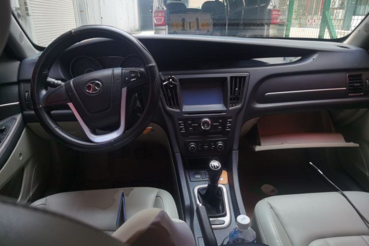 Used BAIC Senova D50 2014 1.5L manual comfort version Center Console