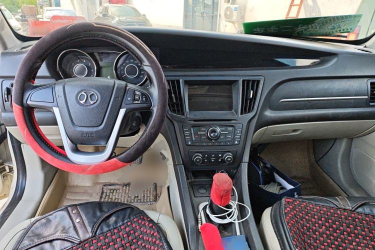 Used BAIC Senova D50 2014 1.5L manual comfort version Center Console