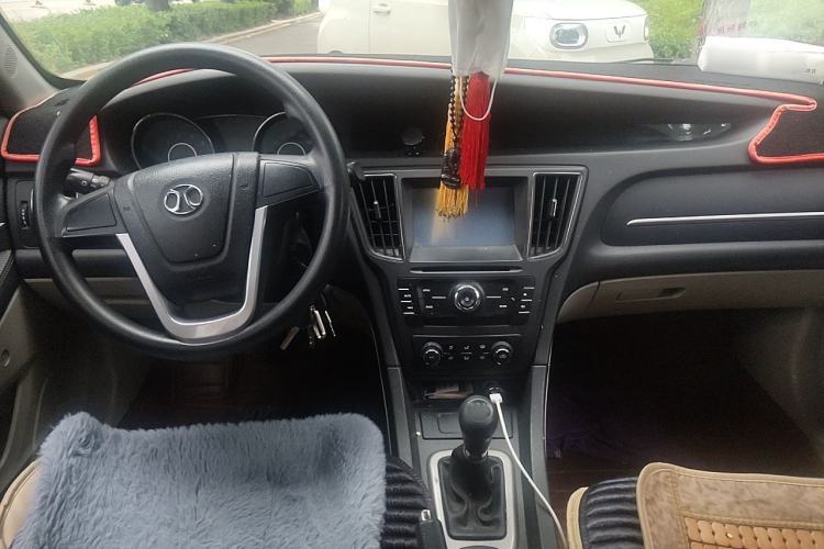 Used BAIC Senova D50 2014 1.5L manual standard version Center Console