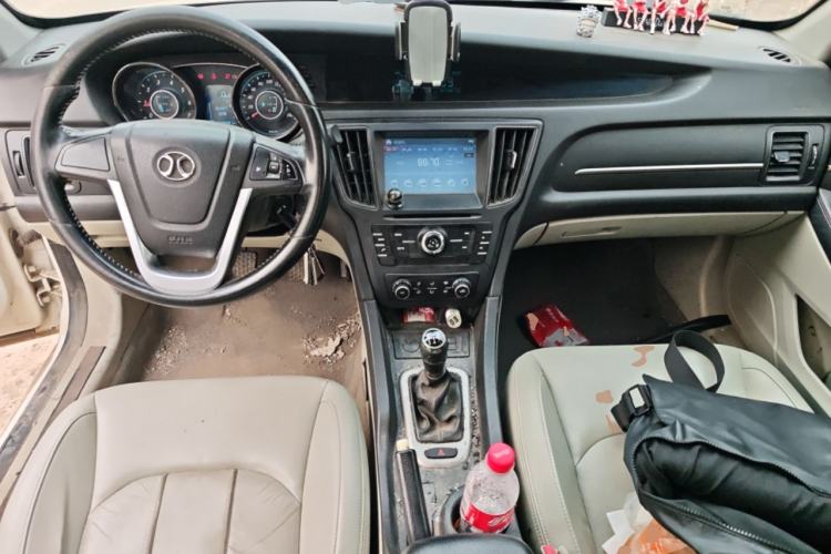 Used BAIC Senova D50 2014 1.5L manual comfort version Center Console