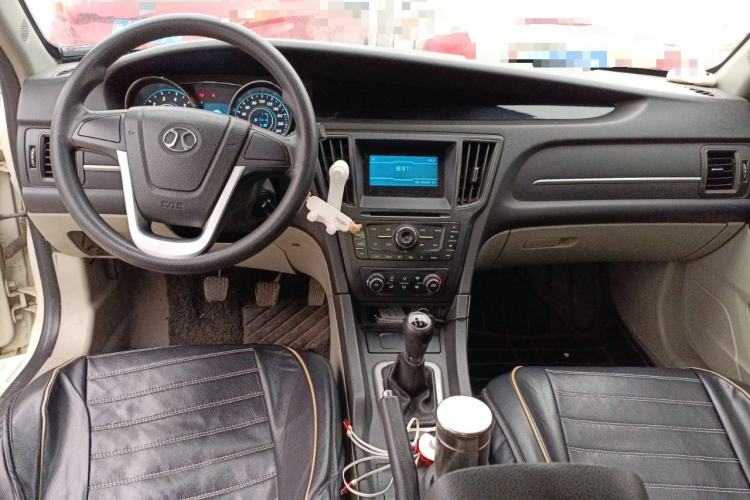Used BAIC Senova D50 2014 1.5L manual standard version Center Console