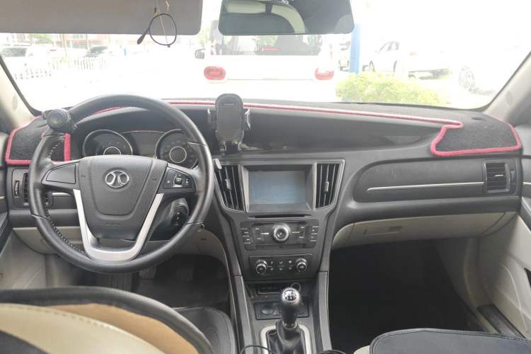Used BAIC Senova D50 2014 1.5L manual comfort version Center Console
