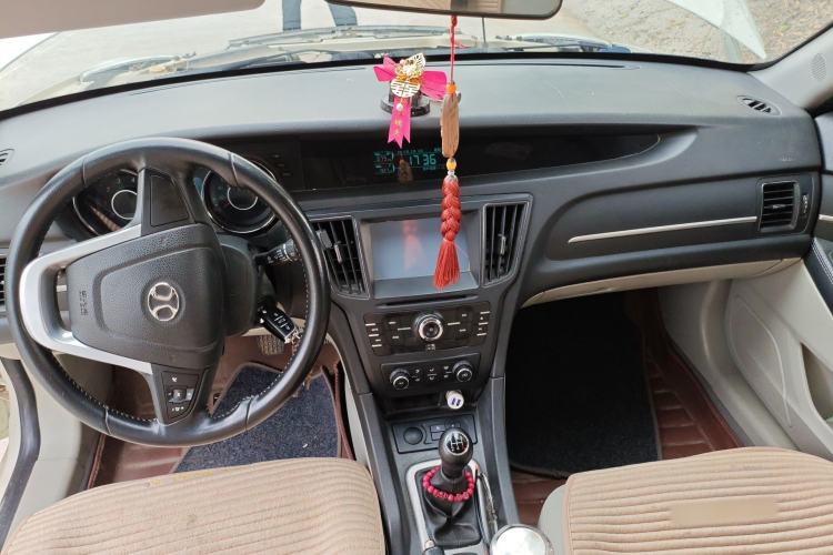 Used BAIC Senova D50 2014 1.5L manual comfort version Center Console