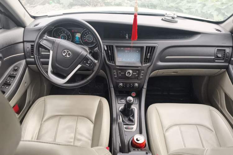 Used BAIC Senova D50 2014 1.5L manual comfort version Center Console