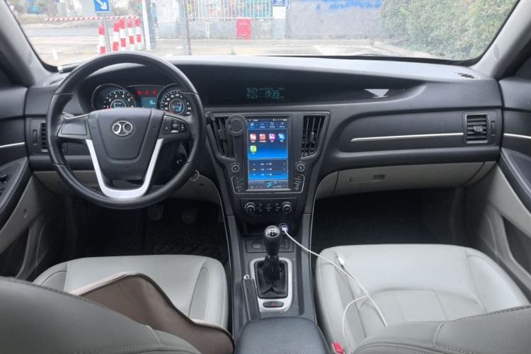 Used BAIC Senova D50 2014 1.5L manual comfort version Center Console