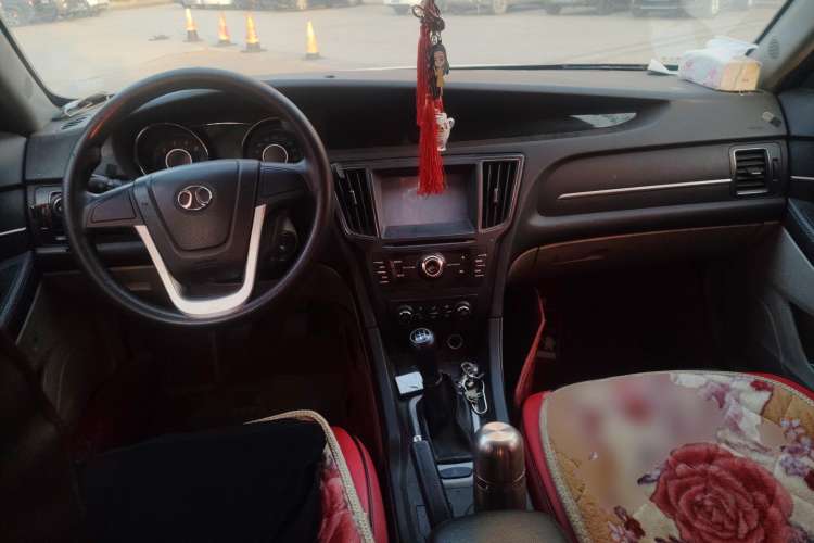 Used BAIC Senova D50 2014 1.5L manual standard version Center Console