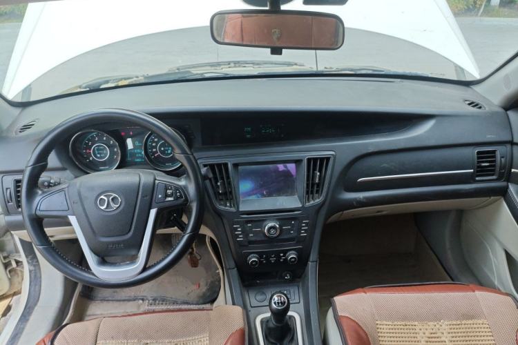 Used BAIC Senova D50 2014 1.5L manual comfort version Center Console