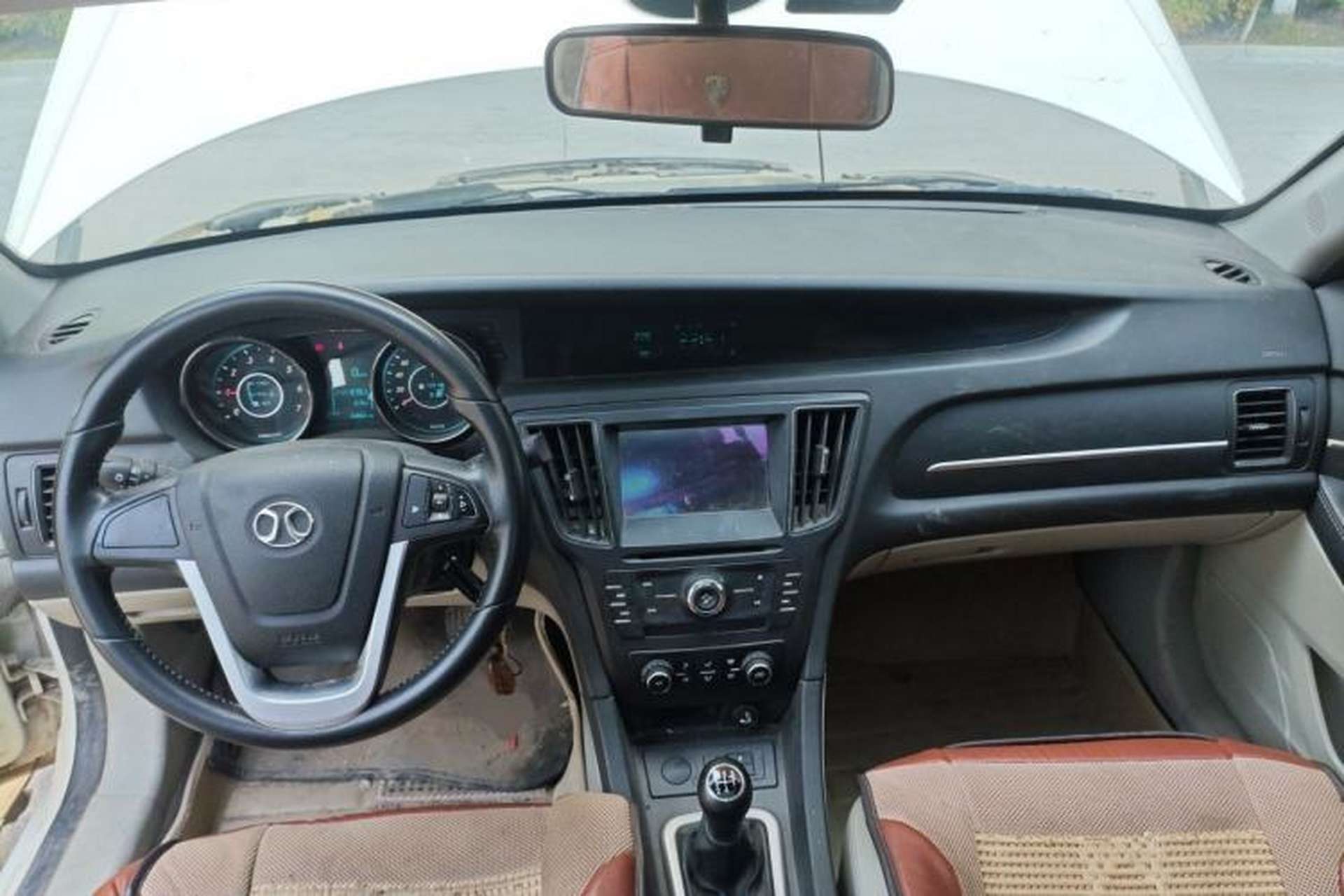 Used BAIC Senova D50 2014 1.5L manual comfort version Center Console