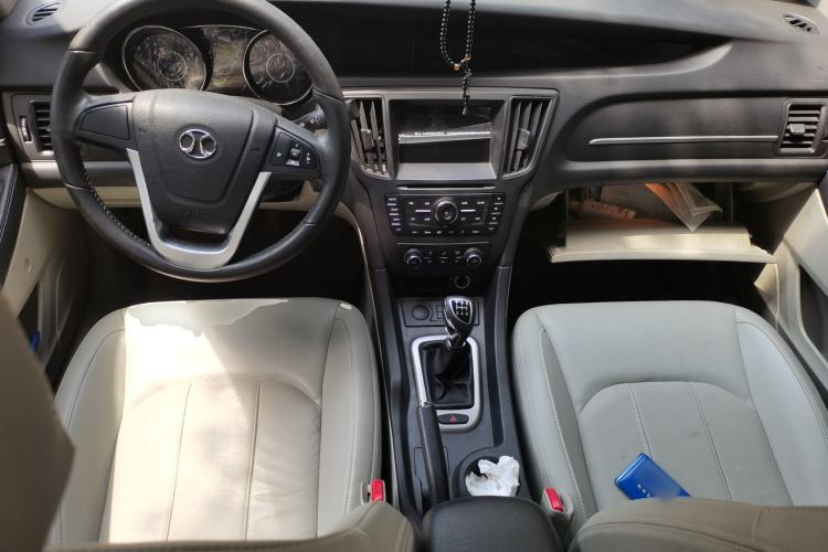 Used BAIC Senova D50 2014 1.5L manual comfort version Center Console