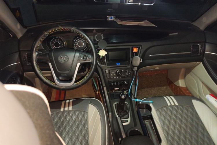 Used BAIC Senova D50 2014 1.5L manual standard version Center Console