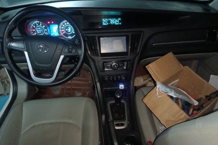 Used BAIC Senova D50 2014 1.5L manual comfort version Center Console