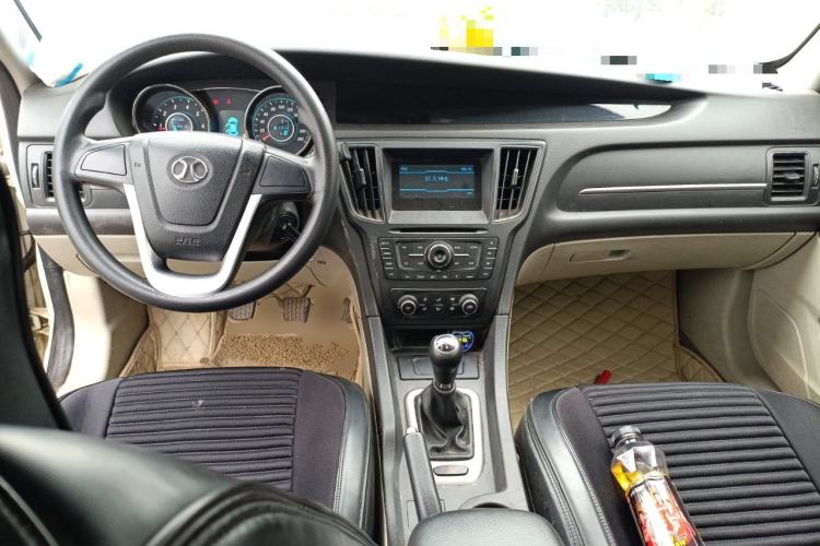 Used BAIC Senova D50 2014 1.5L manual standard version Center Console